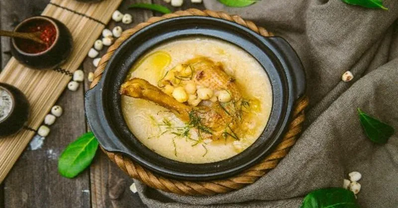 Cách nấu cháo gà hạt sen bổ dưỡng cho cả người lớn và trẻ nhỏ
