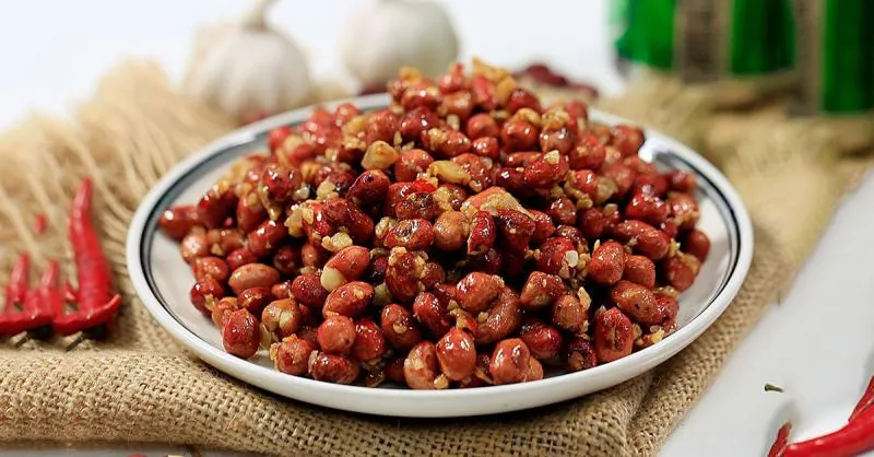 2 Cách làm đậu phộng rang tỏi ớt giòn ngon, cay mặn hấp dẫn