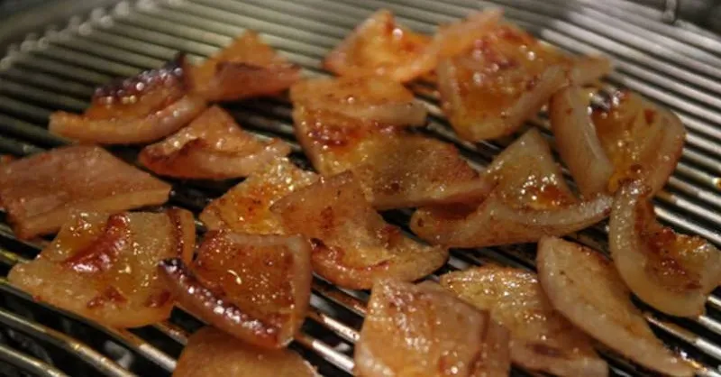Cách làm da heo nướng muối ớt giòn ngon, thơm cay