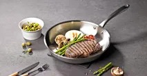 Mẹo gi&uacute;p nồi, chảo inox kh&ocirc;ng bị b&aacute;m d&iacute;nh thức ăn khi nấu m&agrave; bạn kh&ocirc;ng n&ecirc;n bỏ qua