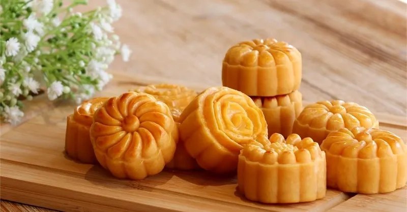 Bánh Trung thu bao nhiêu calo? Cách ăn không lo tăng cân