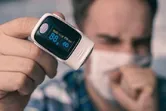 C&aacute;ch sử dụng m&aacute;y đo nồng độ oxy trong m&aacute;u v&agrave; lưu &yacute; n&ecirc;n biết