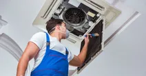 Hướng dẫn quy tr&igrave;nh vệ sinh m&aacute;y lạnh &acirc;m trần đ&uacute;ng v&agrave; hiệu quả