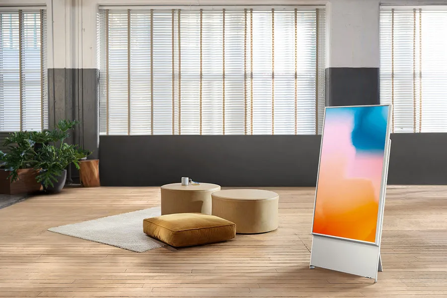 Lifestyle Tivi Samsung SERO QLED 4K 43 Inch QA43LS05B