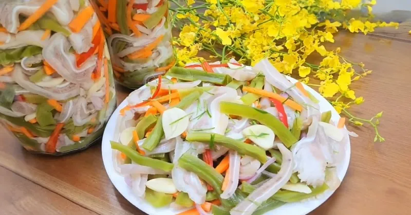Cách làm tai heo ngâm rau tiến vua giòn ngon, chuẩn vị