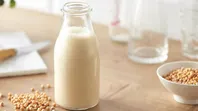 C&aacute;ch l&agrave;m sữa đậu n&agrave;nh thơm ngon bằng m&aacute;y xay sinh tố