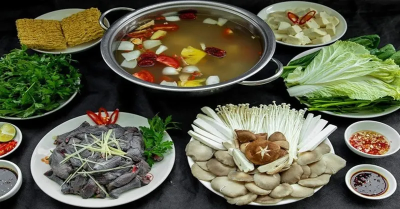 Cách nấu lẩu gà ác với nước dùng đậm đà, thịt mềm không bị tanh