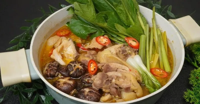 Cách nấu lẩu gà hầm sả nóng hổi, thơm cay cực bắt vị