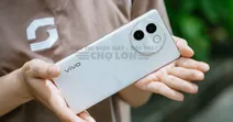 Tr&ecirc;n tay Vivo V30e: si&ecirc;u mỏng nhẹ, m&agrave;n h&igrave;nh cong 3D 120Hz, v&ograve;ng s&aacute;ng Aura 3.0 vượt trội