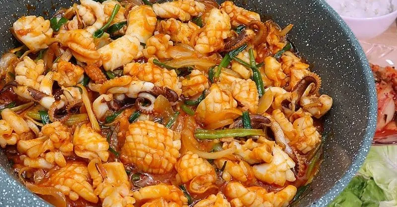 Cách làm mực xào sa tế cay nồng, đậm vị, dai giòn cực cuốn