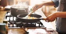 Nấu bếp gas bị đen nồi - Nguy&ecirc;n nh&acirc;n v&agrave; c&aacute;ch khắc phục