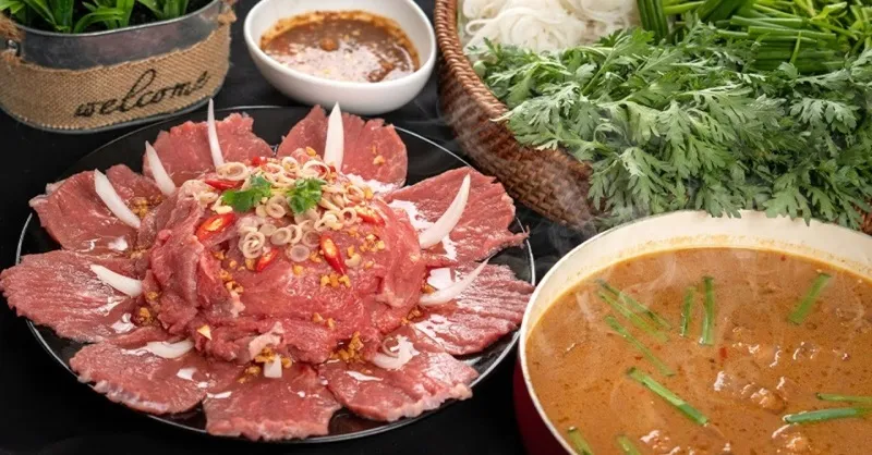Cách làm món lẩu bò nhúng mắm ruốc đậm đà, thơm lừng chuẩn vị