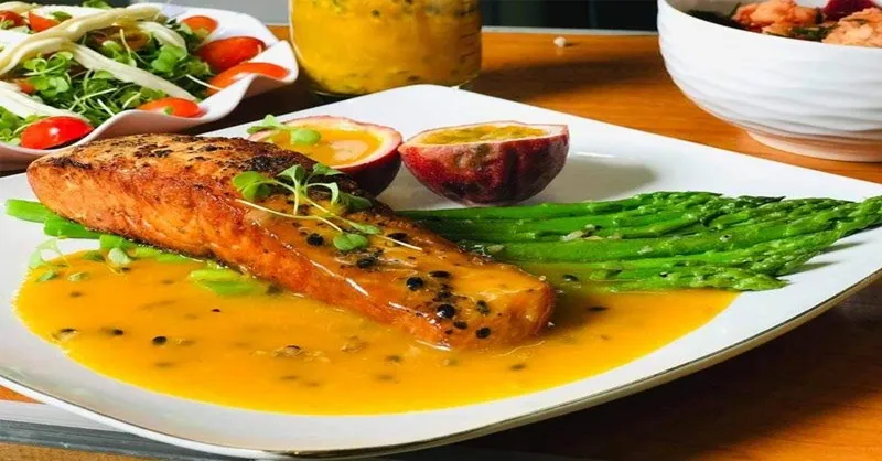 Cách làm cá hồi sốt chanh dây - Món ngon chuẩn vị nhà hàng