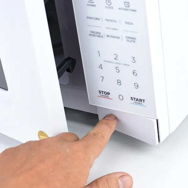 Lò vi sóng Goldsun CK2401 20 lít