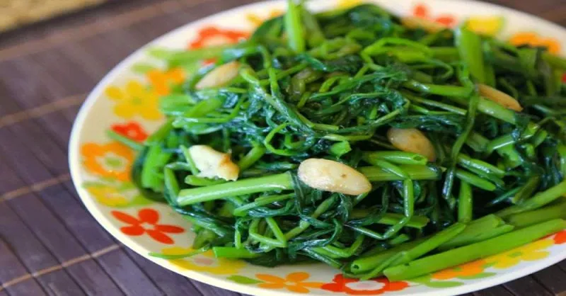 Cách làm rau muống xào chay giòn ngon thanh đạm dễ làm tại nhà