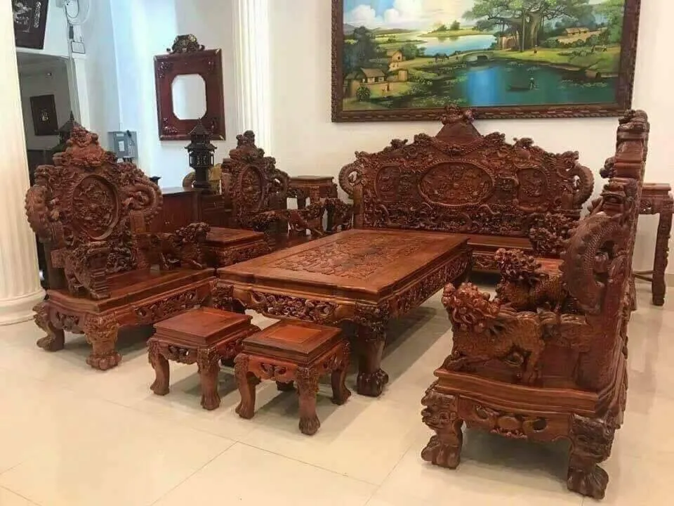 Nên chọn mua bộ bàn ghế gỗ hay sofa cho phòng khách?