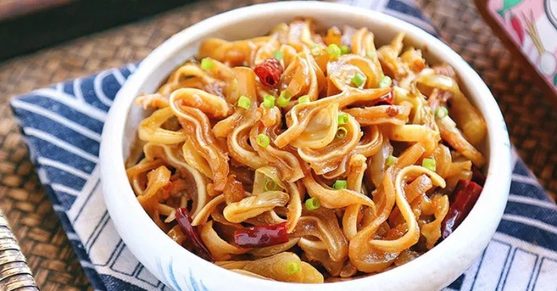 2 Cách làm tai heo kho tiêu và kho dưa cải cực đưa cơm