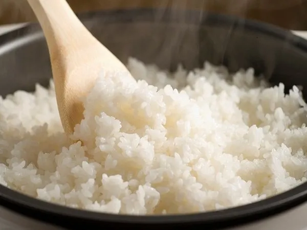 5 mẹo hâm nóng cơm nguội ngon như mới nấu