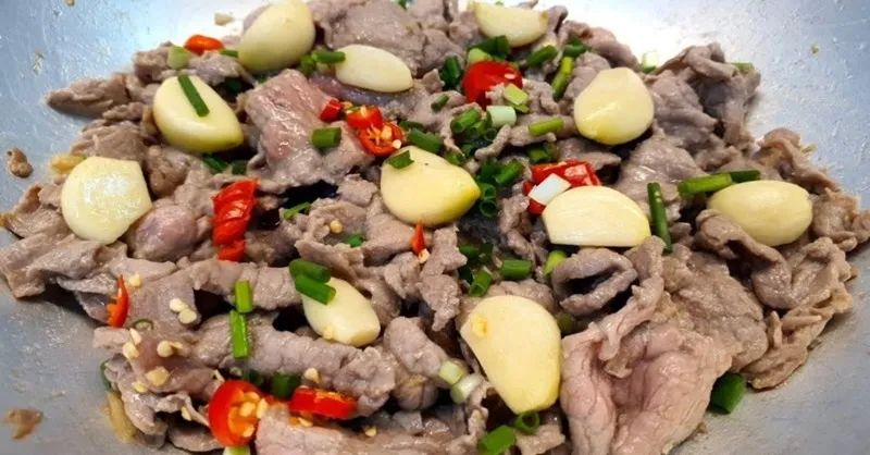 Cách làm thịt bò xào tỏi ngon mềm - Công thức chuẩn cơm nhà