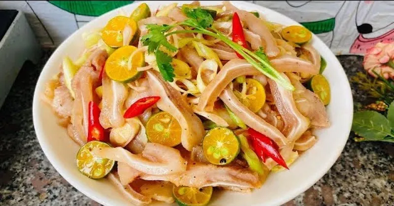 Cách làm tai heo ngâm sả tắc giòn dai, chua ngọt đậm đà