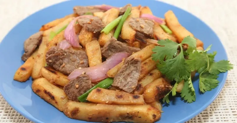 Cách làm thịt bò xào khoai tây mềm ngọt, thơm ngon khó cưỡng