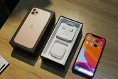C&oacute; n&ecirc;n mua iPhone 11 Pro Max x&aacute;ch tay hay kh&ocirc;ng?