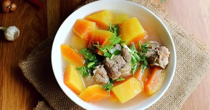 Cách nấu sườn heo và sườn bò hầm đu đủ bổ dưỡng, ngọt mềm