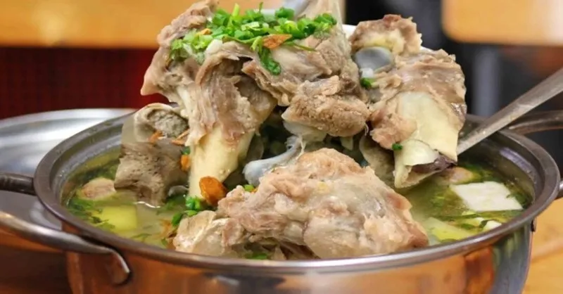 Cách nấu lẩu xương bò thơm ngon chuẩn vị, hầm mềm tan tại nhà