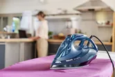 Tẩy sạch cặn b&aacute;m tr&ecirc;n b&agrave;n ủi hơi nước Philips chỉ với một v&agrave;i thao t&aacute;c nhỏ