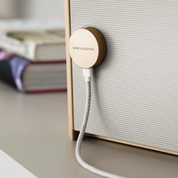 Loa Bluetooth B&O Beosound Level Gold