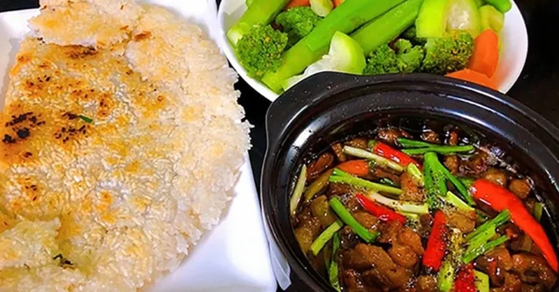 Cách làm cơm cháy bằng chảo chống dính đơn giản tại nhà