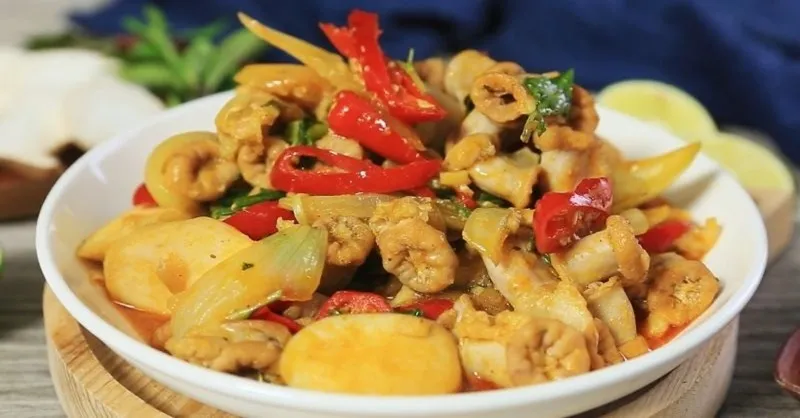 Cách làm lòng heo xào nấm giòn dai, thơm lừng, lạ miệng