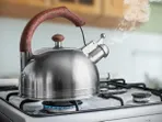 Mẹo nhỏ loại bỏ cặn bẩn ấm đun nước si&ecirc;u sạch, si&ecirc;u nhanh