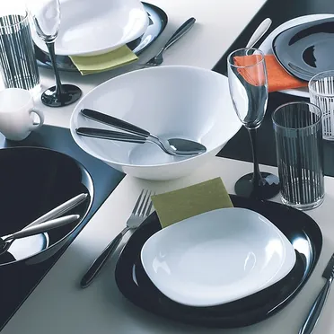 Đĩa Sâu Thuỷ Tinh Luminarc Carine Đen 21cm 1