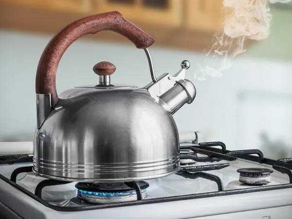 Mẹo nhỏ loại bỏ cặn bẩn ấm đun nước siêu sạch, siêu nhanh