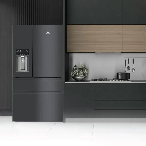 Tủ Lạnh Electrolux Inverter 681 Lít EHE6879A-B