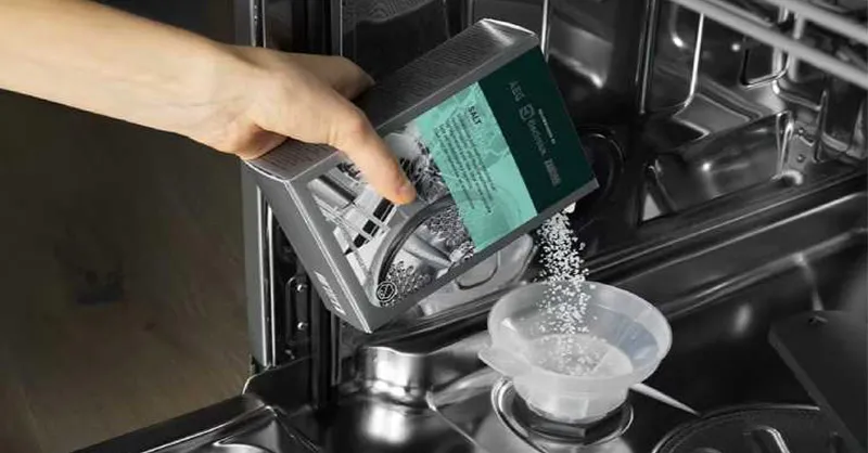 Máy rửa bát Bosch báo hết muối và cách xử lý hiệu quả