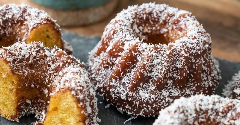 Cách làm bánh Lamington hương cam đón Giáng sinh