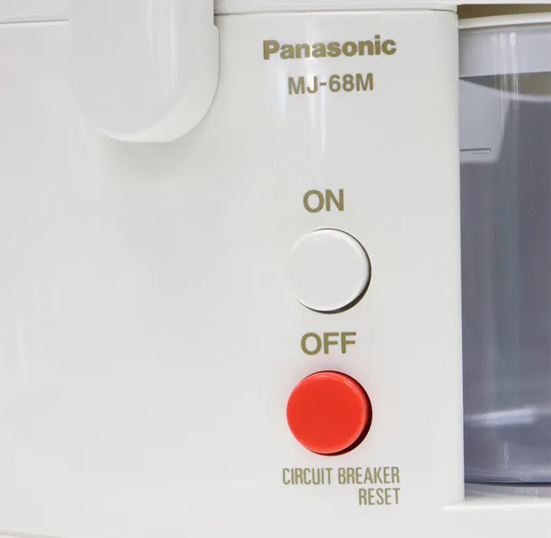 Máy Ép Trái Cây PANASONIC MJ-68MWRA