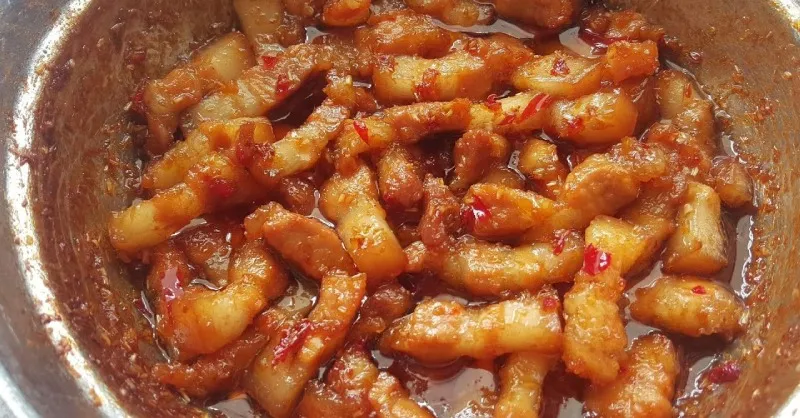 Cách làm thịt heo kho sả cây thơm ngon, đậm vị, đơn giản