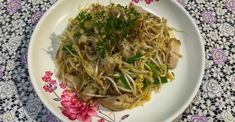 Cách làm thịt heo xào giá đỗ thơm ngon, nhanh gọn cho bữa ăn