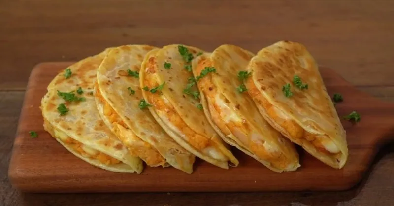 Cách làm bánh Tacos từ A-Z: Vỏ giòn, nhân đậm đà, béo ngậy