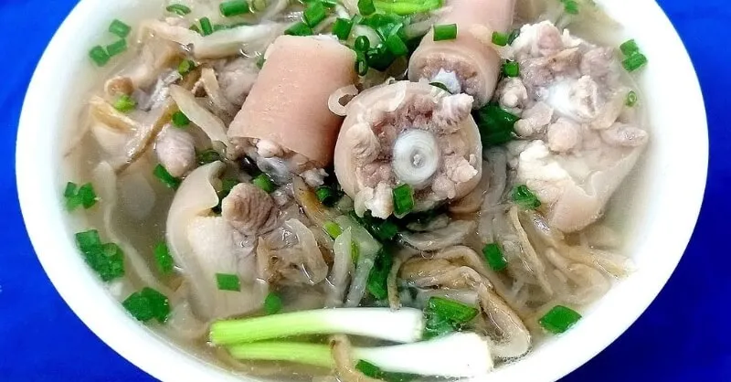 Cách nấu bánh canh đuôi heo ngon ngọt, đuôi heo mềm ngon