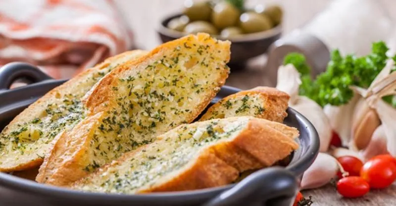 Cách làm bánh mì nướng bơ bằng chảo và nồi chiên không dầu