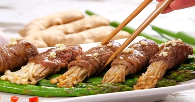 Cách làm bò cuộn nấm kim châm mềm ngon, không bị dai