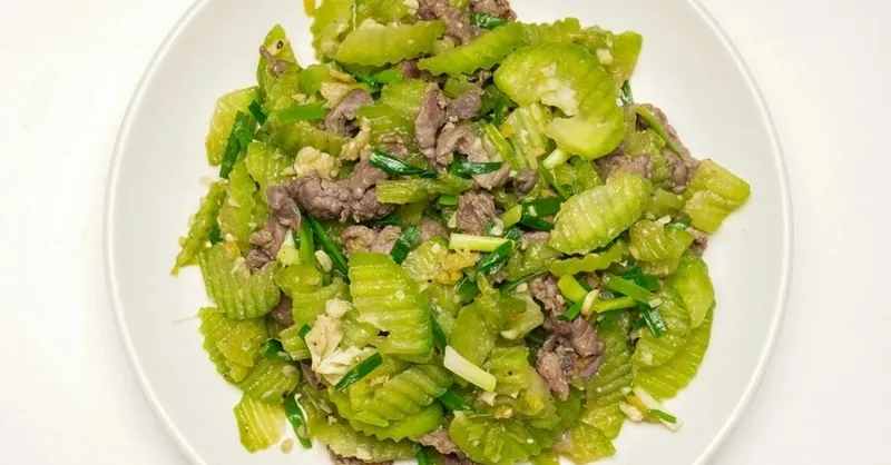 Cách làm bí đao xào thịt bò ngon giòn, không bị mềm nhũn