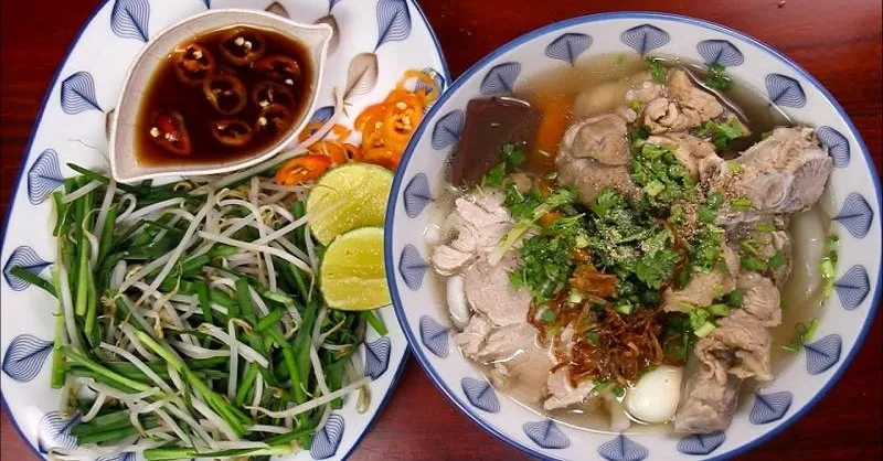 Cách làm bánh canh bột lọc xương heo tại nhà thơm ngon