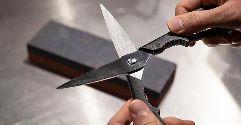 Tổng hợp những cách mài kéo sắc đơn giản tại nhà