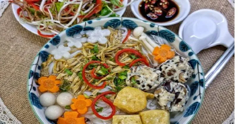 Học ngay 2 cách làm bún mọc chay dai ngon, nước bún ngọt thanh