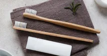 5 c&aacute;ch l&agrave;m sạch b&agrave;n chải đ&aacute;nh răng hiệu quả m&agrave; bạn kh&ocirc;ng n&ecirc;n bỏ qua